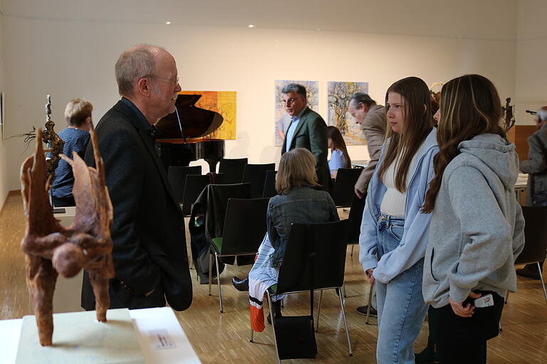 Die Vernissage bot die Gelegenheit zum Gespräch. Foto: Thomas Josef Möhler Die Vernissage bot die Gelegenheit zum Gespräch. Foto: Thomas Josef Möhler