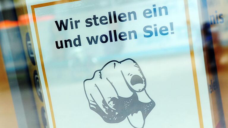 Selbst mit Ausbildungsbeginn im dritten Quartal schieden mehr Menschen aus dem Arbeitsleben aus als junge Menschen ins Berufsleben starteten – auch in Mainfranken fehlt es hinten und vorne an Personal.