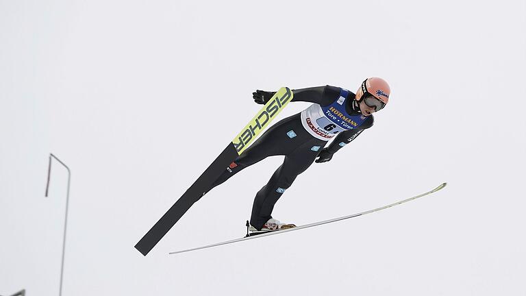 Karl Geiger.jpeg       -  Skispringen  - Weltcup 2023/24 der Männer: Hier kommt der Kalender mit allen Infos zu den Terminen, der Art des Wettkampfs und den Schauplätzen.