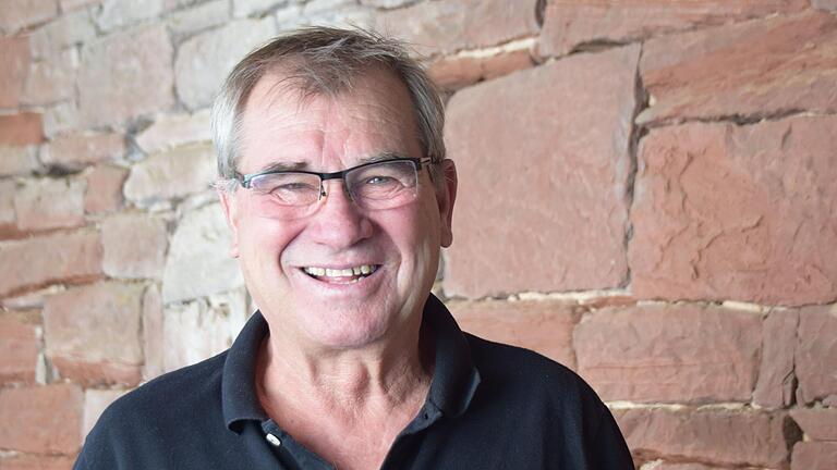 Michael Bechold, aus Burgsinn stammender früherer Fußballer und Trainer. Michael Bechold, aus Burgsinn stammender früherer Fußballer und Trainer.