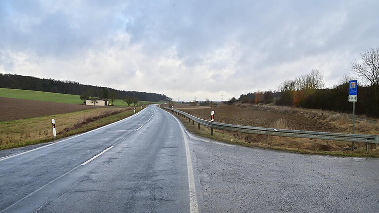 Nach dem Willen des Kleinrinderfelder Gemeinderates soll der Radweg nach Limbachshof zukünftig links der Straße verlaufen.