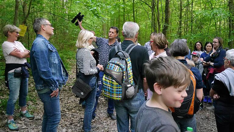 Gehör für ein bedrohtes Paradies: Martin Kreier führte bei Hambach durch die Welt der Vogelstimmen.