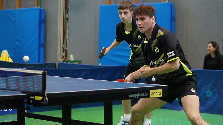 Volle Konzentration: das junge Doppel des TSV Bad Königshofen, Maximilian Dreher (links) und Max Keller. Volle Konzentration: das junge Doppel des TSV Bad Königshofen, Maximilian Dreher (links) und Max Keller.