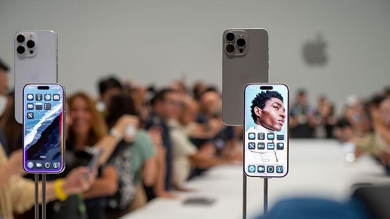 Apple iPhone-Vorstellung       -  Trotz eines Rückgangs im iPhone-Geschäft verbuchte Apple einen Rekordumsatz. (Archivbild)