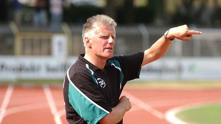 Werner Dreßel wird in der neuen Saison Trainer beim Kreisligisten FV Rannungen/Pfändhausen/Holzhausen. Unser Bild zeigt den 61-Jährigen aus seiner Zeit als Übungsleiter beim 1. FC 05 Schweinfurt. Foto (Archiv): Marion Wetterich       -  Werner Dreßel wird in der neuen Saison Trainer beim Kreisligisten FV Rannungen/Pfändhausen/Holzhausen. Unser Bild zeigt den 61-Jährigen aus seiner Zeit als Übungsleiter beim 1. FC 05 Schweinfurt. Foto (Archiv): Marion Wetterich