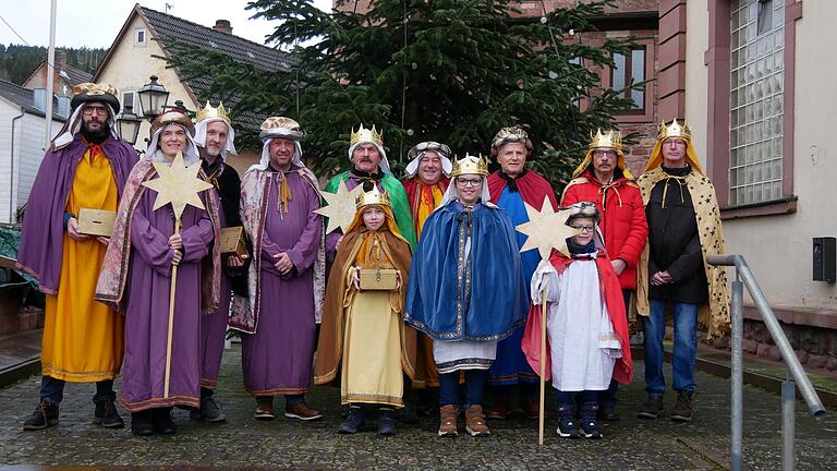 Stadtratsmitglieder als Sternsinger in Rieneck unterwegs Stadtratsmitglieder als Sternsinger in Rieneck unterwegs