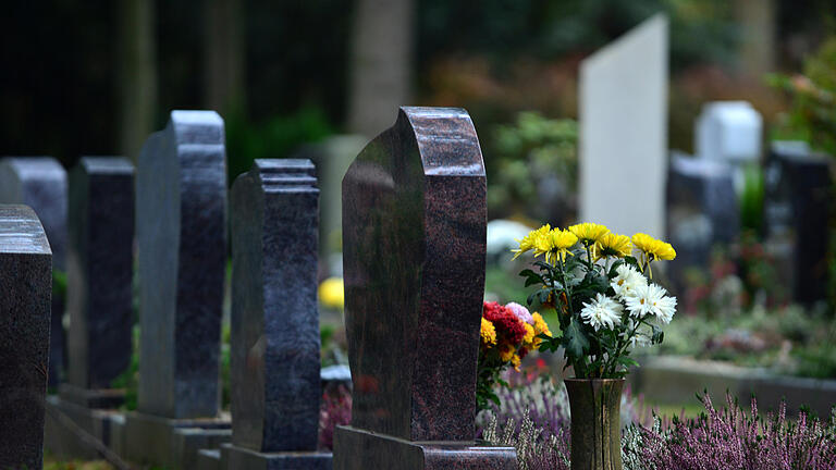 Friedhof       -  Symboldbild Friedhof