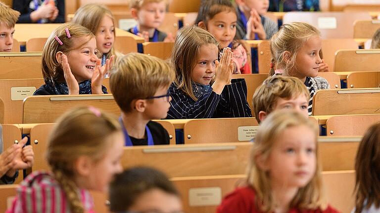 Kinderuni       -  Eine Vorlseung über das Thema Raumplanung begeisterte die Kinder bei der Kinderuni in Würzburg.