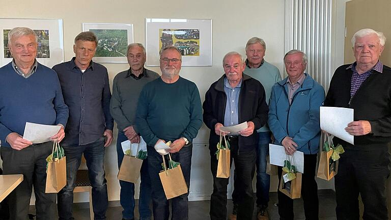 Geehrt für ihre jahrelange Mitgliedschaft wurden Dieter Gössl (70 Jahre), Norbert Winheim (40 Jahre), Roland Reubelt (70 Jahre), Eugen Rüger (60 Jahre), Artur Blatterspiel (50 Jahre), Winfried Müller (60 Jahre), Armin Strohmenger (60 Jahre), Werner Hack (70 Jahre). Geehrt für ihre jahrelange Mitgliedschaft wurden Dieter Gössl (70 Jahre), Norbert Winheim (40 Jahre), Roland Reubelt (70 Jahre), Eugen Rüger (60 Jahre), Artur Blatterspiel (50 Jahre), Winfried Müller (60 Jahre), Armin Strohmenger (60 Jahre), Werner Hack (70 Jahre).