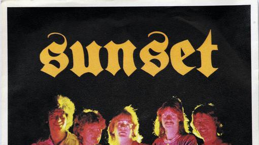 (huGO-ID: 26639839) Eigengewächs: Die Single von &ldquo;Sunset&ldquo; zierten die Musiker (von links) Wolfgang Popp, Robert Page, Rainer Haas, Herbert Link und Dieter Scholz. FOTO Timo Lechner