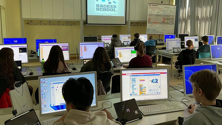 Junge Programmierer in Aktion.