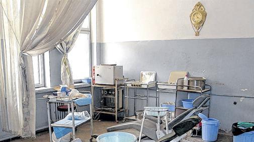 Fehlendes Know How, mangelnde Hygiene: Ein in Afghanistan gängiges Modell einer Zahnarztpraxis.