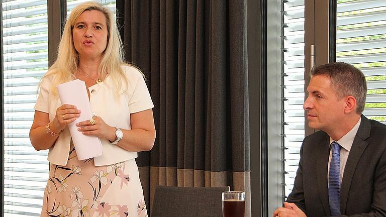 Bayerns Gesundheitsministerin Melanie Huml diskutierte am Donnerstag in Marktheidenfeld mit Kommunalpolitikern und Ärzten über die ärztliche Versorgung im ländlichen Raum. Moderiert wurde das Gespräch vom Landtagsabgeordneten Thorsten Schwab, der den Termin auch arrangiert hatte.