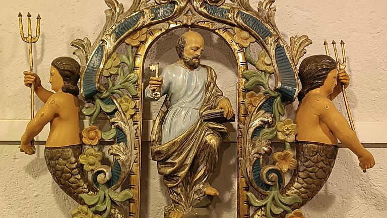 Eine Zunftstange der Fischer ist im Ochsenfurter Trachtenmuseum zu sehen. Eine Zunftstange der Fischer ist im Ochsenfurter Trachtenmuseum zu sehen.