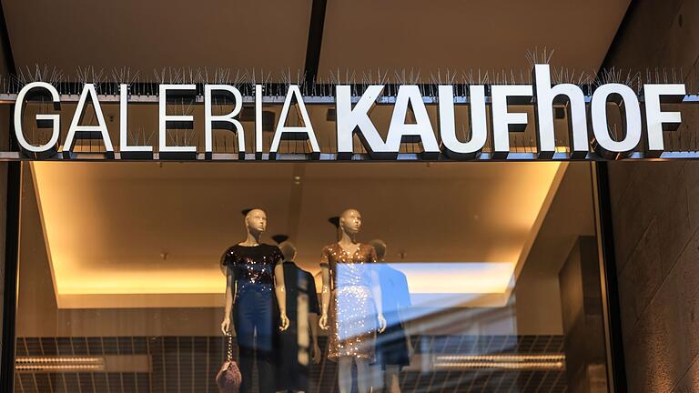 Galeria bietet Beschäftigten mehr Geld - kein Flächentarifvertrag       -  Deutschlands letzter großer Kaufhauskonzern &bdquo;Galeria Kaufhof&rdquo; ist seit langem in der Krise.
