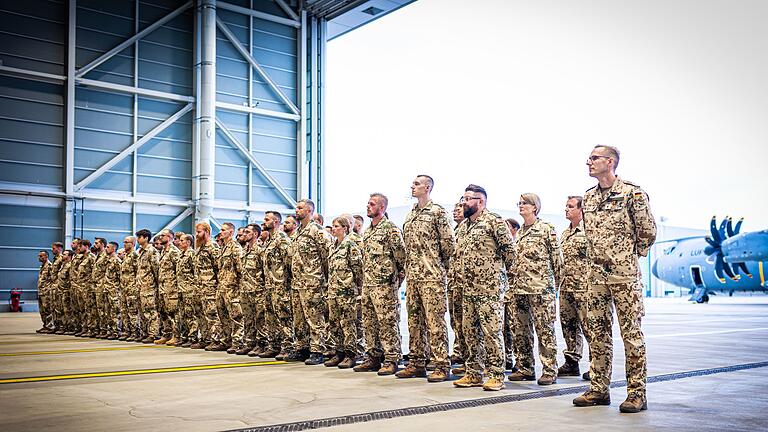 Rückkehr deutscher Soldaten aus dem Niger - Auf dem Fliegerhorst Wunstorf bei Hannover gab es einen Rückkehrerappell. Rückkehr deutscher Soldaten aus dem Niger - Auf dem Fliegerhorst Wunstorf bei Hannover gab es einen Rückkehrerappell.