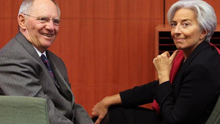 «Mr Eurogruppe» Wolfgang Schäuble       -  Bundesfinanzminister Wolfgang Schäuble und IWF-Direktorin Christine Lagarde unterhalten sich in Brüssel.