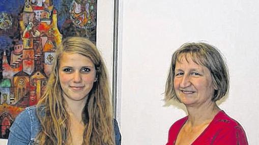 Netbook gewonnen       -  (hg)   beim Bad Neustädter Hochschultag Seit Jahren veranstalten der Landkreis Rhön-Grabfeld und die Stadt Bad Neustadt den Bad Neustädter Hochschultag, um den Jugendlichen vor Ort Kontakte zu regionalen Unternehmen und überregionalen Hochschulen und Universitäten zu ermöglichen. Auch in diesem Jahr nutzten wieder viele Schüler der Region diese Gelegenheit, um sich über das Bildungsangebot und die beruflichen Karrierechancen zu informieren. Als zusätzliches Bonbon wurde unter den teilnehmenden Schülern ein Netbook verlost. Franziska Zwierlein aus Hollstadt heißt die Gewinnerin. Sie besucht das Rhön-Gymnasium in Bad Neustadt. &bdquo;Ich bin total überrascht und freue mich über den Gewinn, so Franziska Zwierlein. Thea Höhn von Landratsamt Rhön-Grabfeld gratulierte ihr und wünschte ihr viel Freude mit dem neuen Netbook.LRA