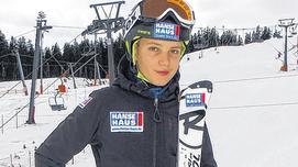 Dynamisch und ehrgeizig: Maxi in Rennkluft vor dem Start.