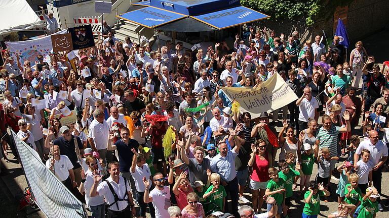 Abschlussfoto von Zug und Kundgebung am Sonntag. Foto: Traudl Baumeister