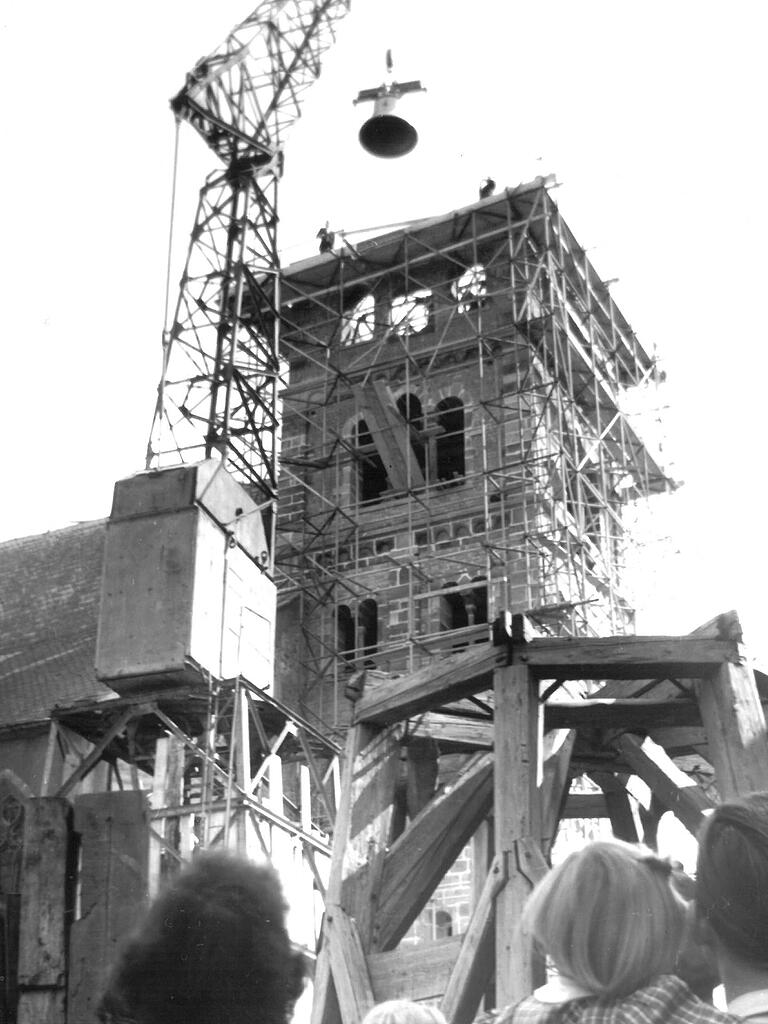 Abbbau des Kirchturms von St. Andreas Karlstadt Abbbau des Kirchturms von St. Andreas Karlstadt