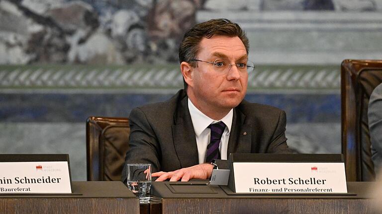 Kämmerer Robert Scheller bei der Debatte über das juristische Gutachten Mitte Januar im Ratssaal. Kämmerer Robert Scheller bei der Debatte über das juristische Gutachten Mitte Januar im Ratssaal. 