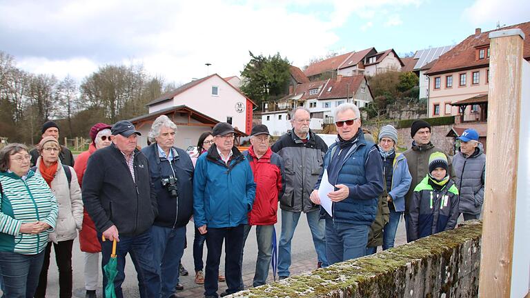 Werner Ziegert informierte über die Windheimer Geschichte. - Werner Ziegert informierte über die Windheimer Geschichte. Werner Ziegert informierte über die Windheimer Geschichte. - Werner Ziegert informierte über die Windheimer Geschichte.