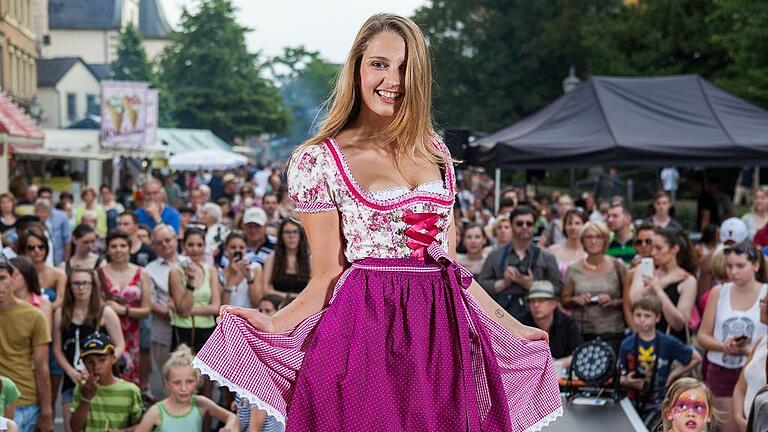 Die Main-Post-Bühne in der Kaiserstraße wird beim Stadtfest wieder zum Topmodel-Laufsteg; hier ein Foto vom Vorentscheid 2014.