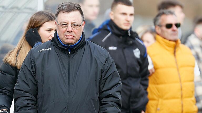 Trainer Harald Funsch und sein FV 04 Würzburg wollen in der Fußball-Bayernliga Nord im Auswärtsspiel bei der DJK Don Bosco Bamberg Punkte mitnehmen. Die Partie findet auf dem Kunstrasenplatz des Gegners statt. Trainer Harald Funsch und sein FV 04 Würzburg wollen in der Fußball-Bayernliga Nord im Auswärtsspiel bei der DJK Don Bosco Bamberg Punkte mitnehmen. Die Partie findet auf dem Kunstrasenplatz des Gegners statt.
