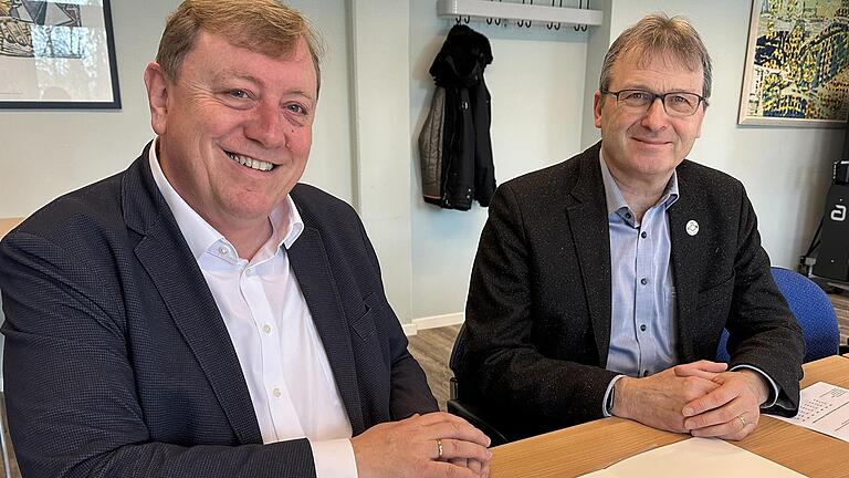 Kurdirektor Werner Angermüller und Bürgermeister Thomas Helbling sind stolz auf das neue Prädikat „Moorheilbad“. Dazu gab es auch die entsprechende Urkunde. - Kurdirektor Werner Angermüller und Bürgermeister Thomas Helbling sind stolz auf das neue Prädikat „Moorheilbad“. Dazu gab es auch die entsprechende Urkunde. Kurdirektor Werner Angermüller und Bürgermeister Thomas Helbling sind stolz auf das neue Prädikat „Moorheilbad“. Dazu gab es auch die entsprechende Urkunde. - Kurdirektor Werner Angermüller und Bürgermeister Thomas Helbling sind stolz auf das neue Prädikat „Moorheilbad“. Dazu gab es auch die entsprechende Urkunde.