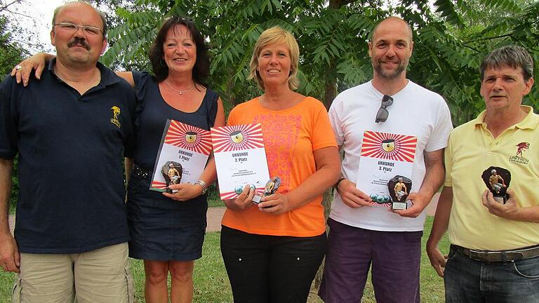 Die besten Spieler bei der Vereinsmeisterschaft des BC Uff Eisen: (von links): Vorsitzender Uwe Gerberich, Siegerin Karin Vormwald, Heike Gerberich, Horst Albert und Axel Pietsch.
