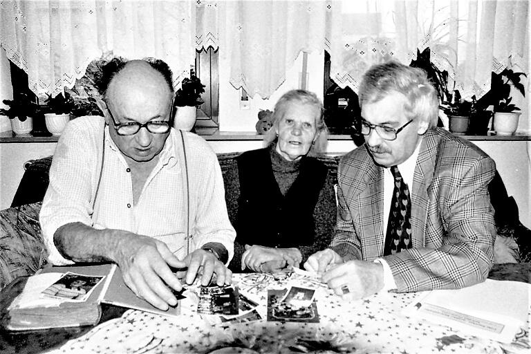 Anastasia mit Richard Schneider. Die Ukrainerin Anastasia Oljinyk erzählte  dem Autor Ludwig Leisentritt (rechts) ihre Erlebnisse als Zwangsarbeiterin, aber auch von ihrem Leben nach dem Krieg in Bischofsheim.