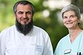 Ghezaluddin Moradi und Dr. Jessica Körber verbindet eine außergewöhnliche Freundschaft: Die beiden Ärzte kennen sich ein halbes Leben lang – seit Mai sind sie Kollegen am Schweinfurter Krankenhaus.