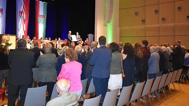 Stehende Ovationen gab es für Bruno Altrichter in der Stadthalle von Bad Neustadt.