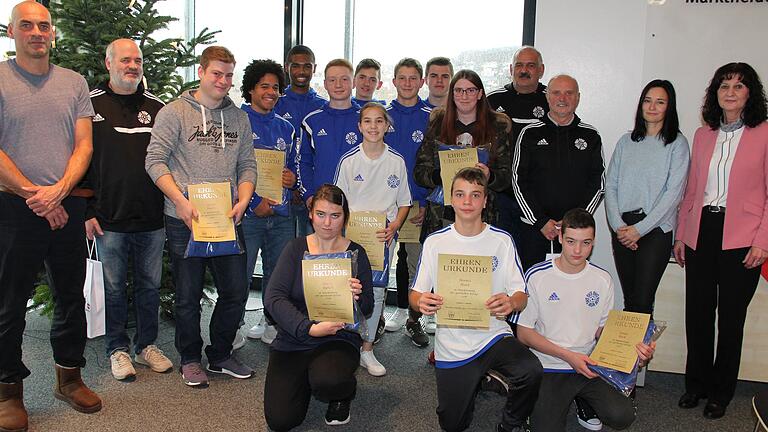 Besondere Erfolge erzielten Sportler der St.-Nikolaus-Schule und der Sportarbeitsgemeinschaft 'Fußball-inklusiv' Marktheidenfelder Schulen.