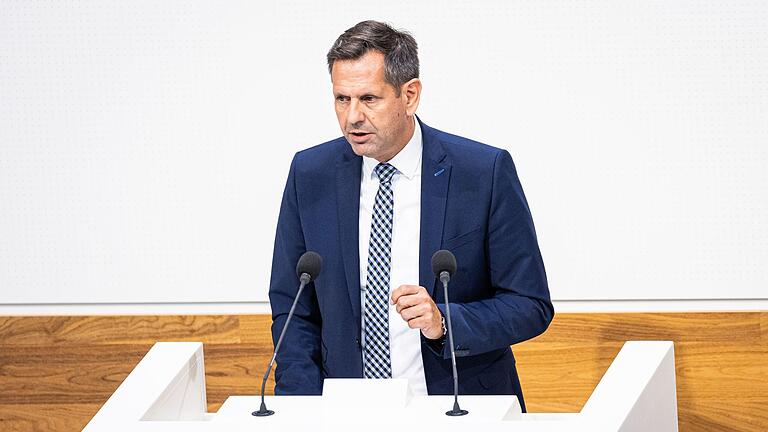 Landtag Niedersachsen       -  Der Staat müsse sich dafür einsetzen, die Arbeitsplätze rund um die Werft zu erhalten, sagt Niedersachsens Wirtschaftsminister Lies.