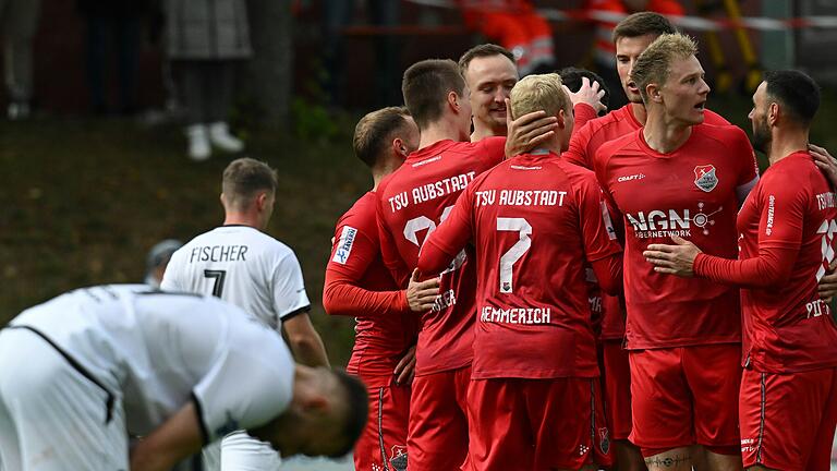 Endlich wieder Grund zum Jubeln nach zuletzt fünf Unentschieden in Folge hatten die Spieler des TSV Aubstadt im Heimspiel gegen die DJK Vilzing.