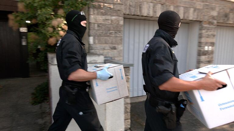 Am Donnerstag durchsuchte die Polizei das Haus der Burschenschaft Teutonia Prag in Würzburg.