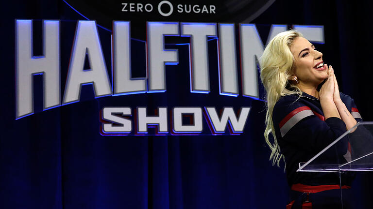 Lady Gaga       -  Lady Gaga beantwortet am 02.02.2017 in Houston auf einer Pressekonferenz zum  51. NFL Super Bowl Fragen zu ihrer Halbzeitshow beim Super Bowl.