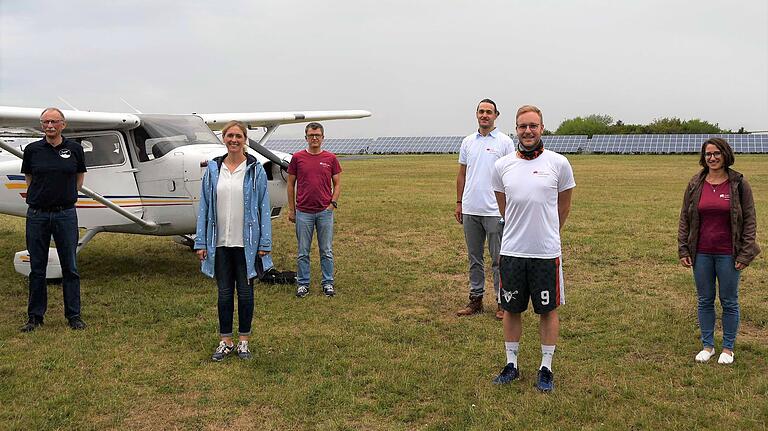 Bei ihrem Besuch lobte die Leiterin des Bildungs-, Schul- und Sportreferats, Judith Jörg, das Engagement der Flieger (von links): Michael Hoffmann, Vorsitzender des FSCW, Judith Jörg, Harald Wahler, stellvertretender Leiter des Fachbereichs Sport, Achim Schumann, Projektkoordination, Fabian Müller, operative Freizeitleitung und Pia Petzenhammer, Projektkoordination.