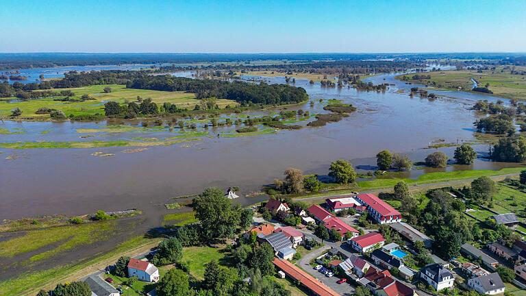 Hochwasser in Brandenburg       -  Der Landrat des Kreises Oder-Spree verstärkt ab Montag die Vorkehrungen zum Schutz vor einer Oderflut.