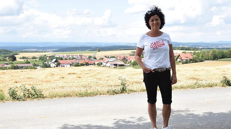 Ulli Feder schwärmt von ihrem Wohnort Dürrnhof und dem unvergleichlichen Panorama. Ulli Feder schwärmt von ihrem Wohnort Dürrnhof und dem unvergleichlichen Panorama.