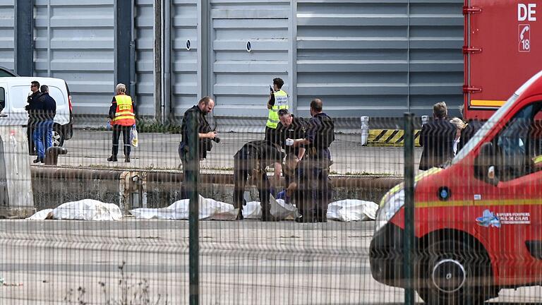 Zwölf Tote bei Bootsunglück im Ärmelkanal       -  Die Einsatzkräfte sind mit einem Großaufgebot vor Ort.