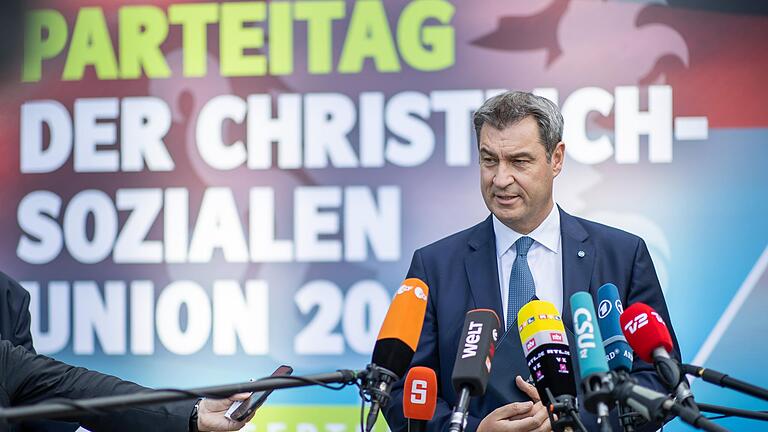 'Die Wahl ist noch nicht gelaufen', sagte Parteichef Markus Söder vor Beginn des CSU-Parteitags in Nürnberg. Die CSU steht laut Söder geschlossen hinter Unions-Kanzlerkandidat Armin Laschet (CDU).