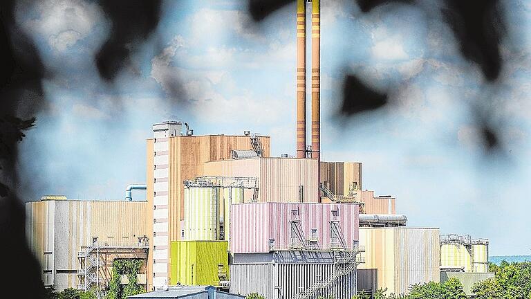 Rund 220 000 Tonnen Müll verschwinden pro Jahr in den Öfen des Würzburger Müllheizkraftwerks. In absehbarer Zukunft könnten 50 000 Tonnen Klärschlamm hinzukommen. Rund 220 000 Tonnen Müll verschwinden pro Jahr in den Öfen des Würzburger Müllheizkraftwerks. In absehbarer Zukunft könnten 50 000 Tonnen Klärschlamm hinzukommen.