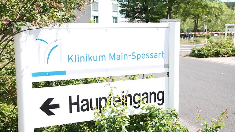 Die Corona-Teststrecke für den Landkreis Main-Spessart war zunächst auf der Martinswiese aufgebaut und zog dann ins Krankenhaus Marktheidenfeld um. Die Corona-Teststrecke für den Landkreis Main-Spessart war zunächst auf der Martinswiese aufgebaut und zog dann ins Krankenhaus Marktheidenfeld um.