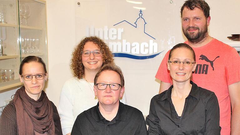 Die neu gewählte Führung der Dorfgemeinschaft in Untersambach besteht aus (von links): Karin Voggenreiter, Laura Fischer, Michaela Mey, Marianne Rößner und Johannes Wolf. Die neu gewählte Führung der Dorfgemeinschaft in Untersambach besteht aus (von links): Karin Voggenreiter, Laura Fischer, Michaela Mey, Marianne Rößner und Johannes Wolf.