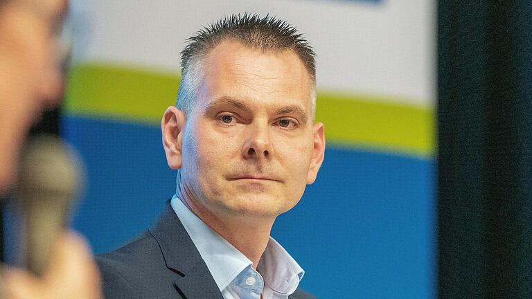Dirk Rieb ist Vize-Landesvorsitzender des Berufsverbands der Bayerischen Hygiene-Inspektoren und 2. Bürgermeister von Lohr am Main. Dirk Rieb ist Vize-Landesvorsitzender des Berufsverbands der Bayerischen Hygiene-Inspektoren und 2. Bürgermeister von Lohr am Main. 