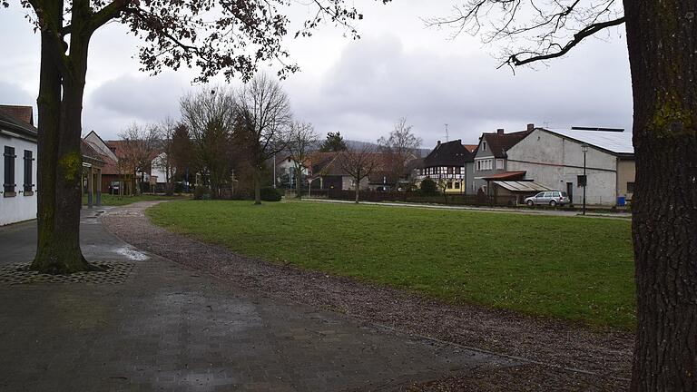 Der Seegarten soll etwas aufgehübscht werden. Deshalb traf der Gemeinderat noch keine Entscheidung, ob bei Kirchweihumzug durchgefahren werden darf.