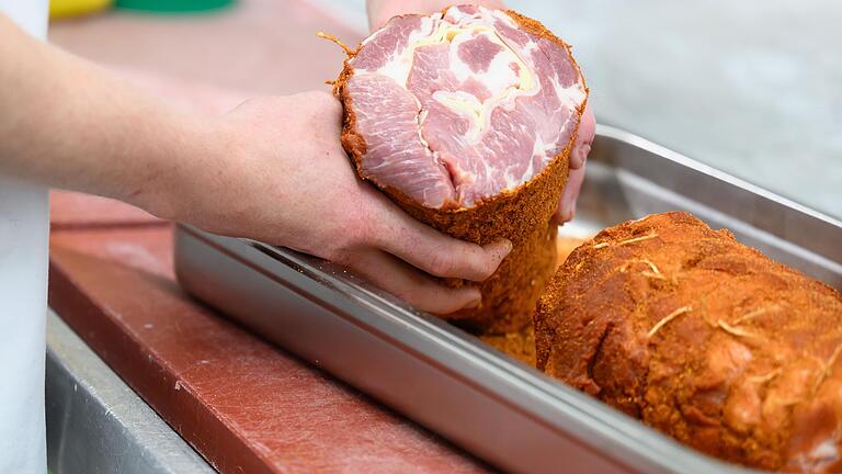 Warum nicht mal Cordon bleu aus der Röhre? Timo Rögele hat den Schnitzel-Klassiker als Braten interpretiert.&nbsp;